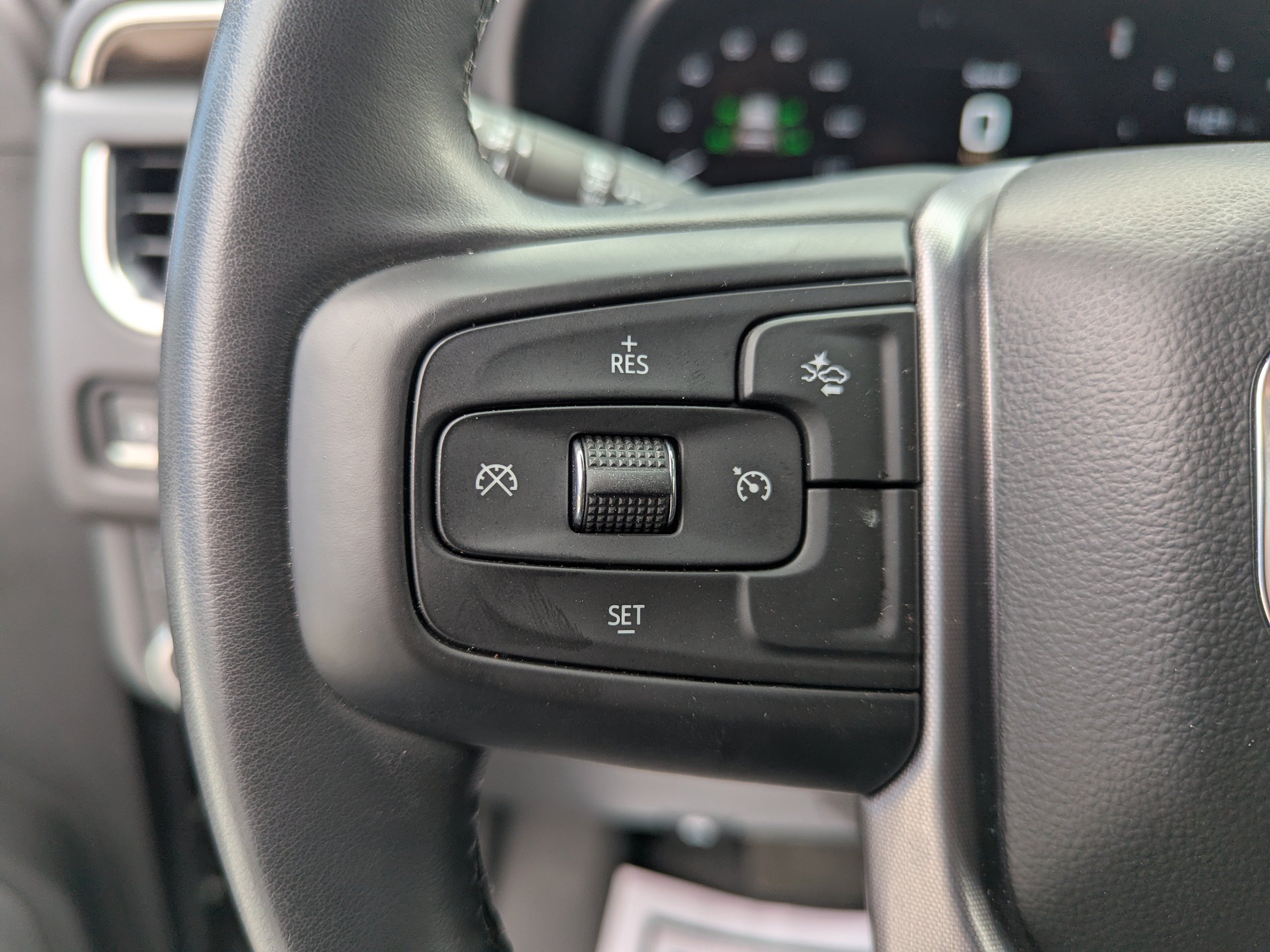 2023 GMC Yukon SLE - Photo 15