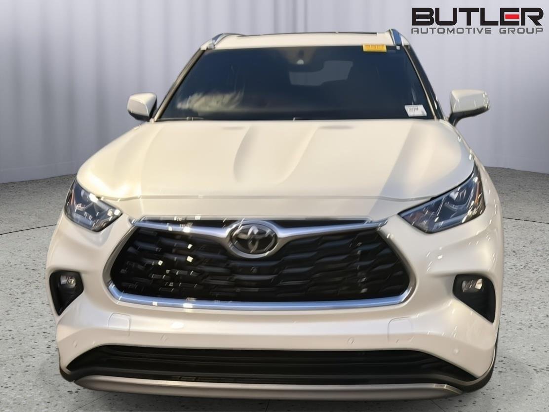 Used 2024 Wind Chill Pearl Toyota Platinum image 4