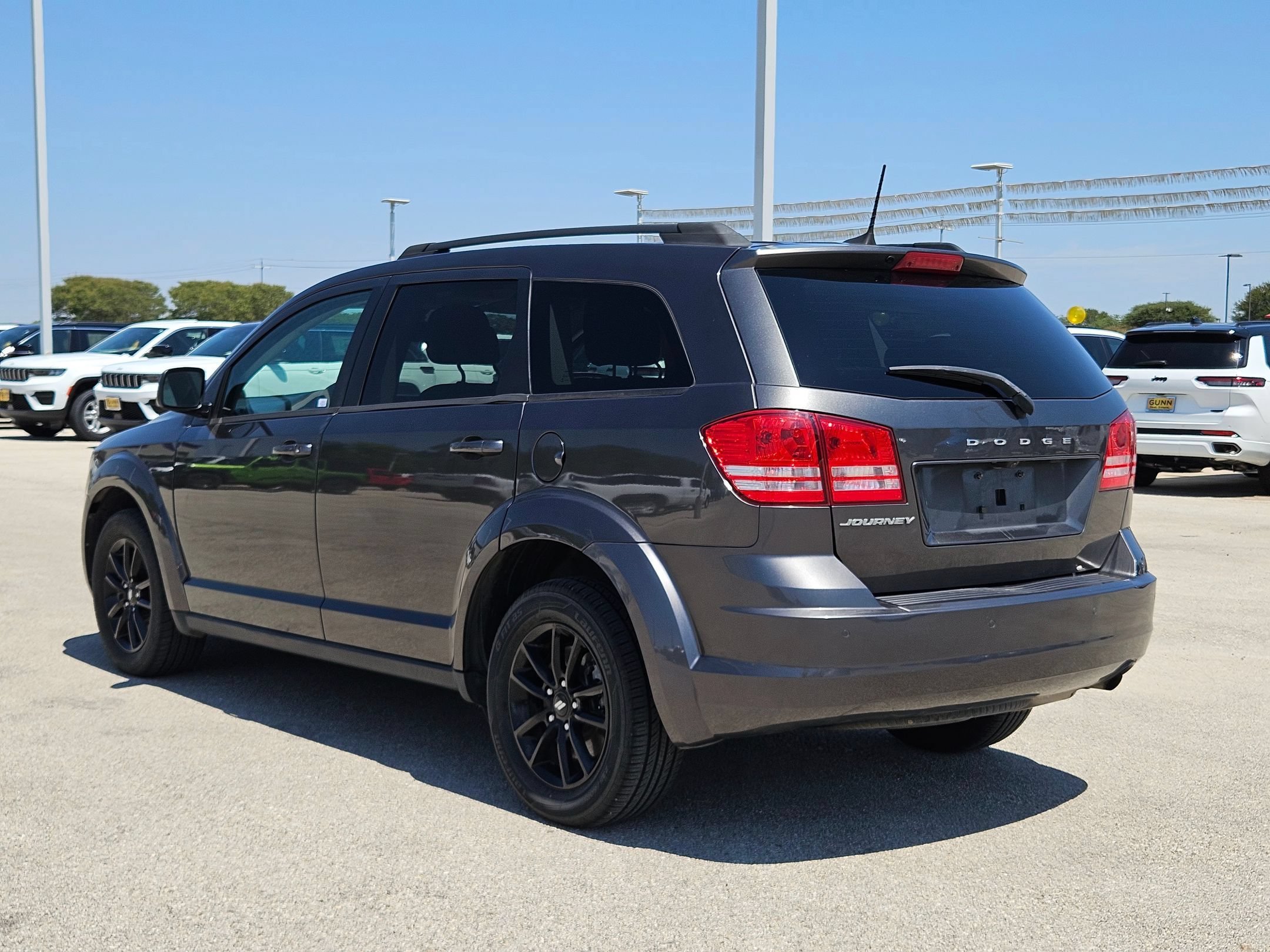 Used 2020 Granite Pearlcoat Dodge SE Value image 5