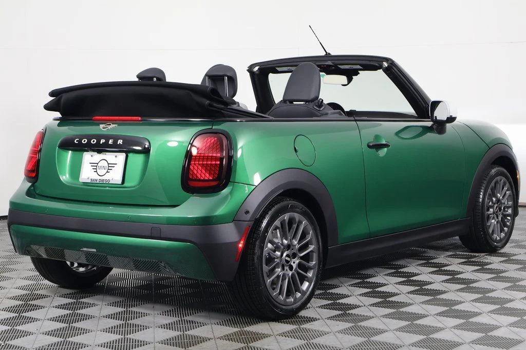 New 2026 British Racing Green MINI Signature Plus image 3
