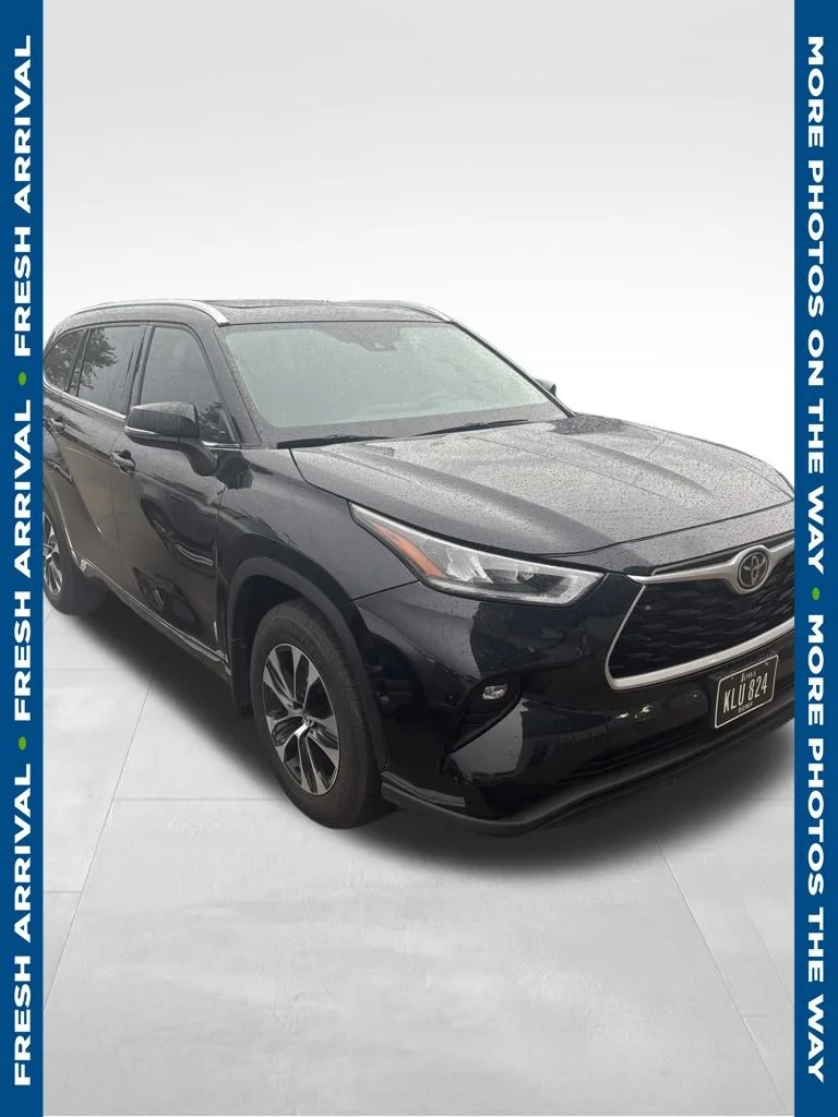 Used 2020 Black Toyota XLE image 1
