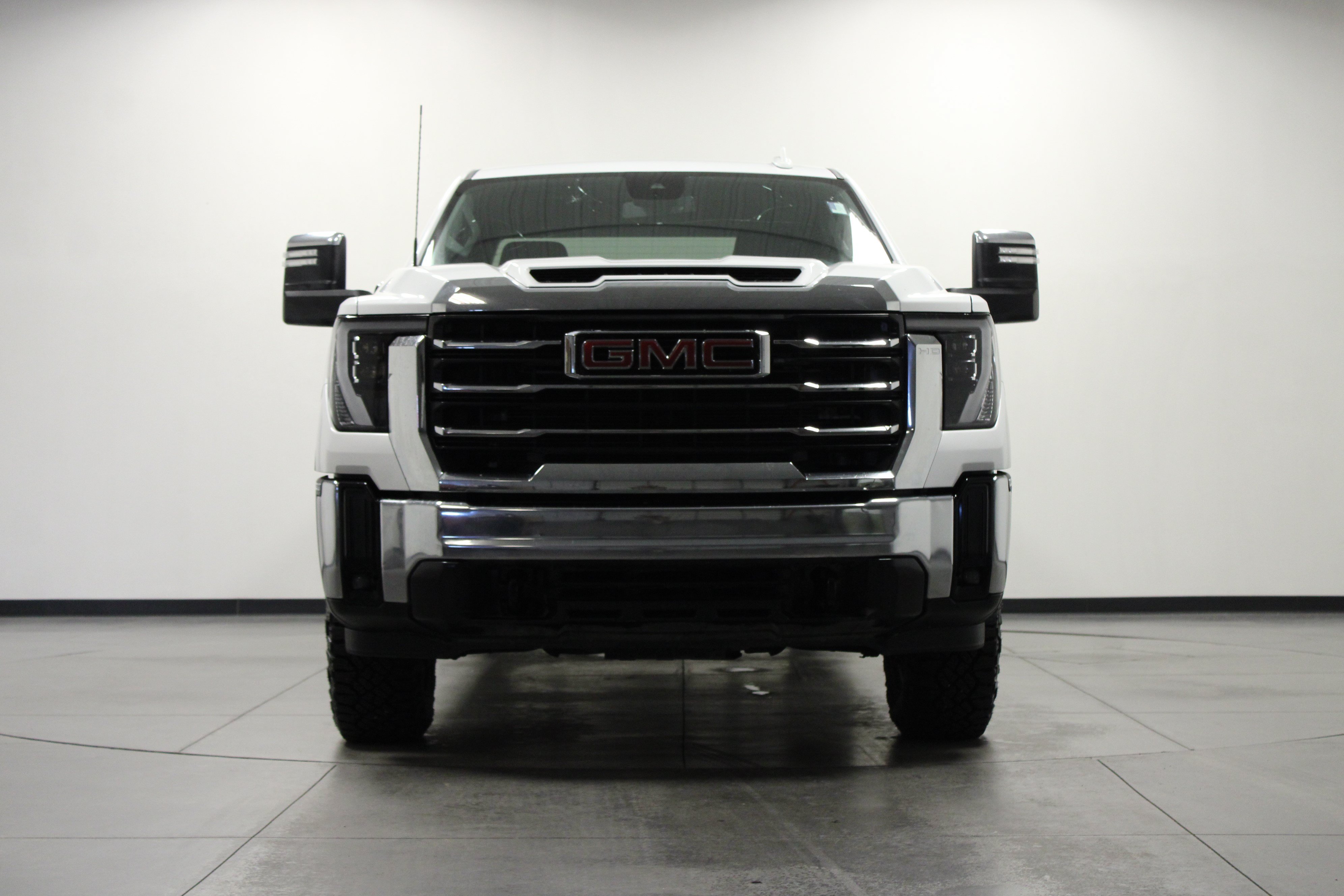 Used 2024 Summit White GMC SLT image 9