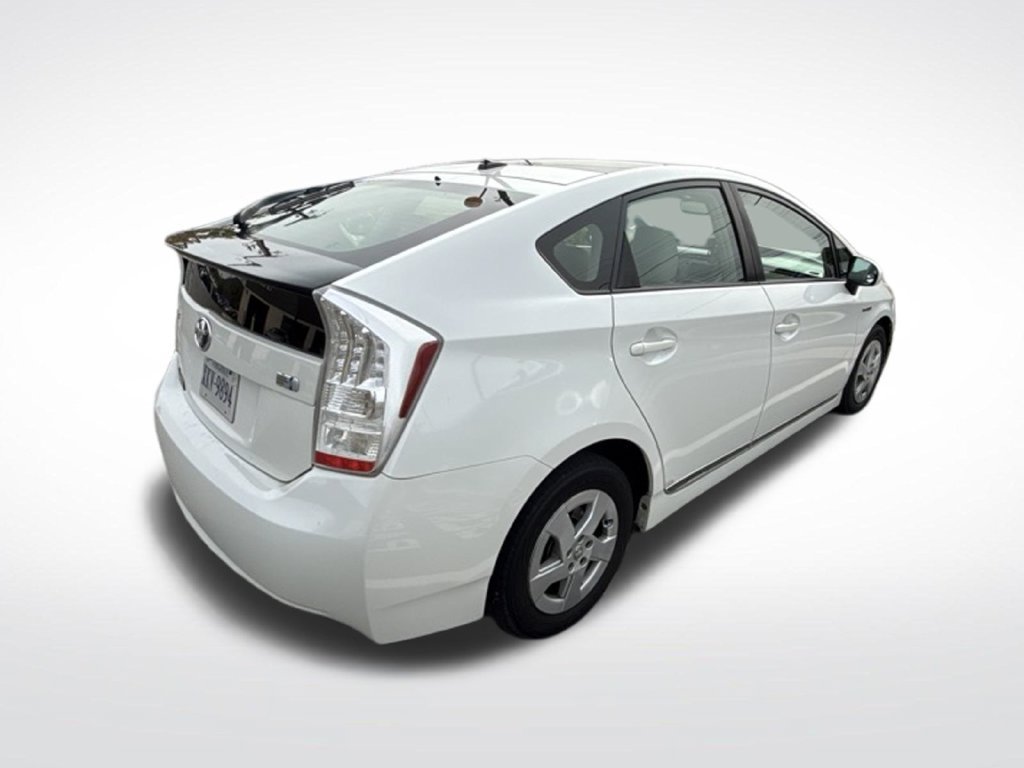 Used 2010 White Toyota II image 3