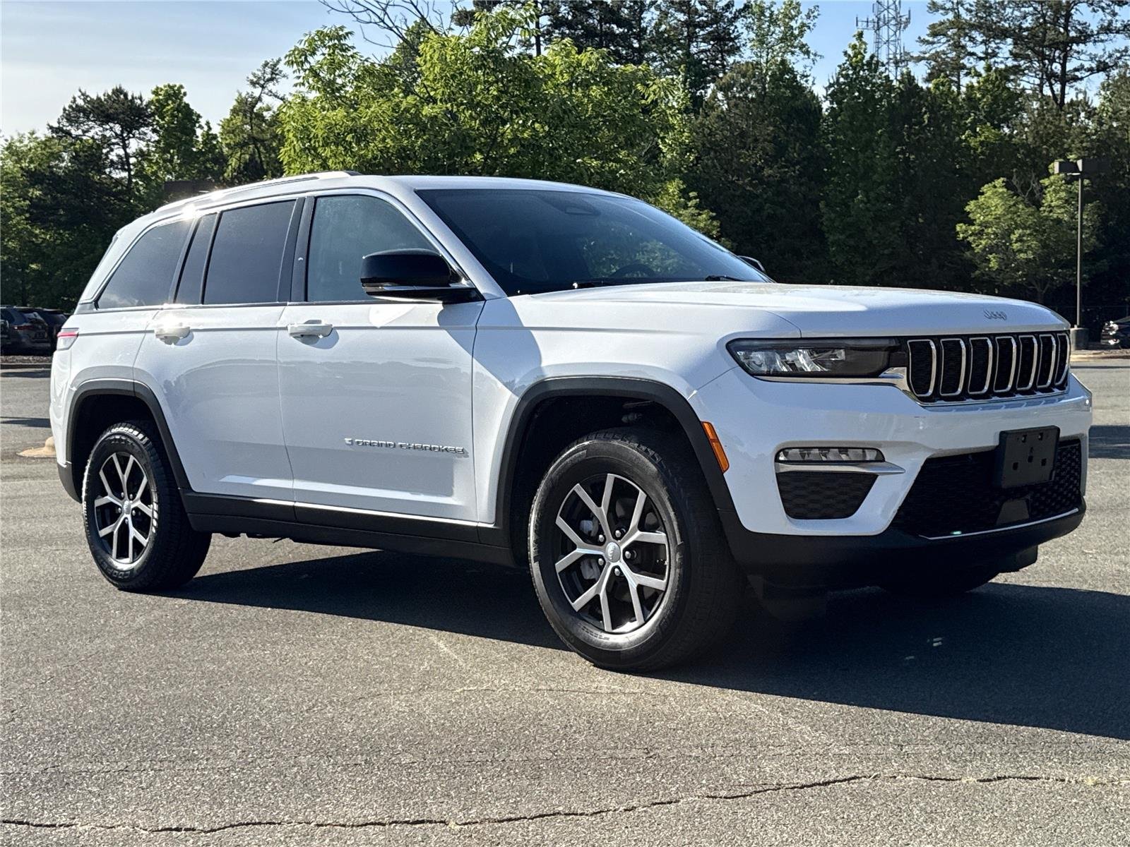 Used 2024 Bright White Clearcoat Jeep Limited image 27