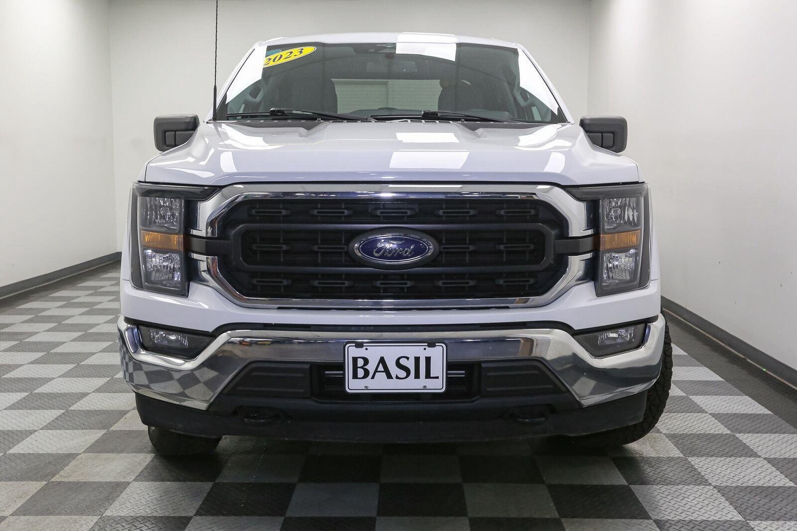 Used 2023 Oxford White Ford XLT image 3