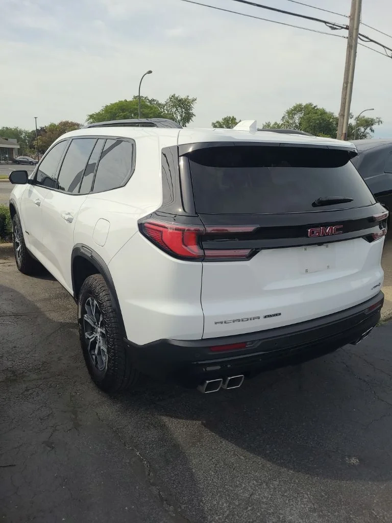 Used 2024 White GMC AT4 image 4