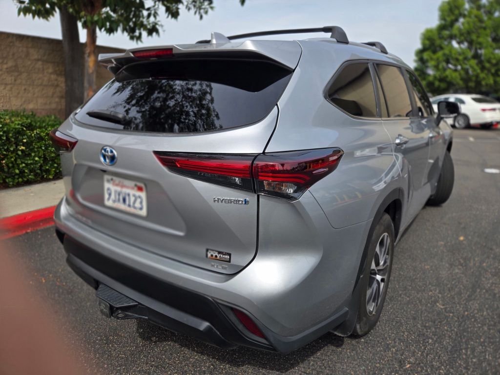 Used 2024 Silver Toyota XLE image 7