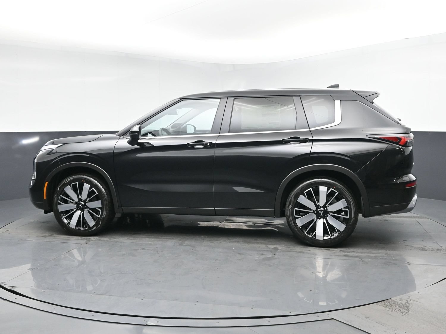 New 2026 Black Diamond Mitsubishi SE 1.5T 2WD image 4