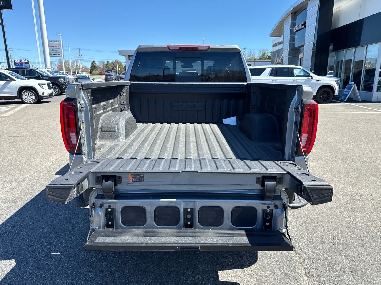 2026 GMC Sierra 1500 SLT - Photo 13