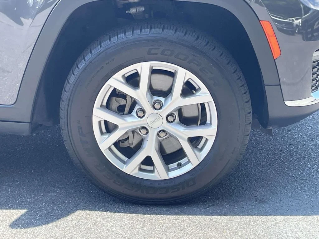 Used 2022 Gray Jeep Limited image 10
