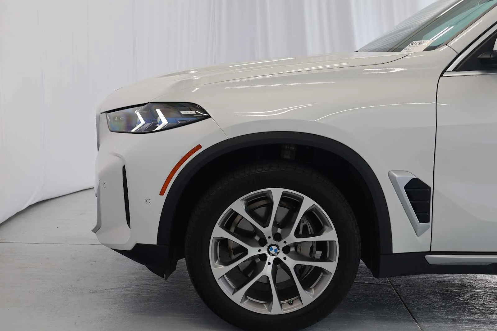 Certified Used 2025 Mineral White Metallic BMW sDrive40i image 8