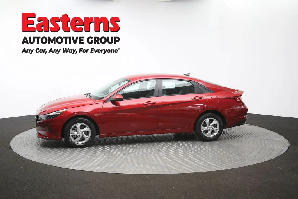Used 2023 Red Hyundai SE image 58