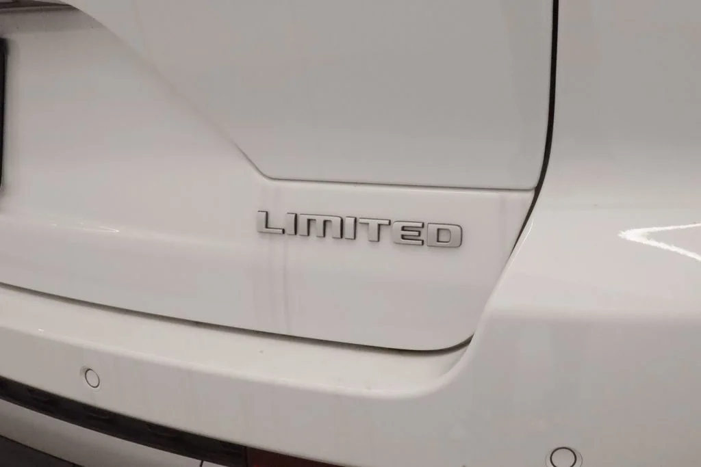 New 2026 Bright White Clear-Coat Exterior Paint Jeep Limited image 14