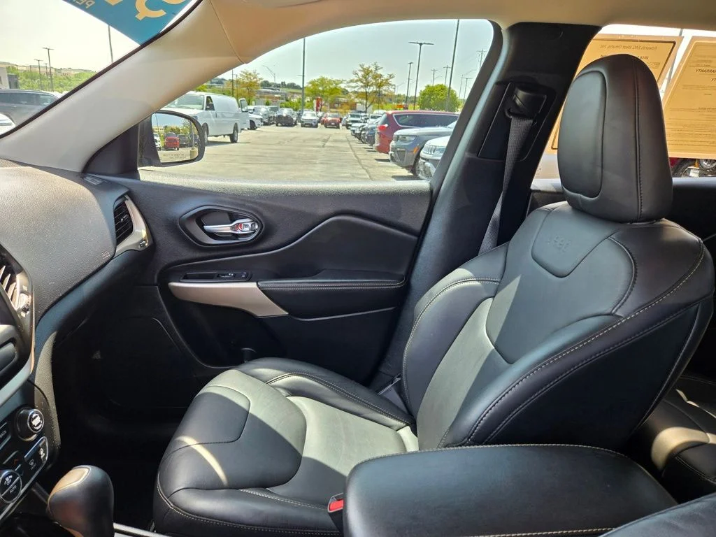 Used 2018 Beige Jeep Limited image 25