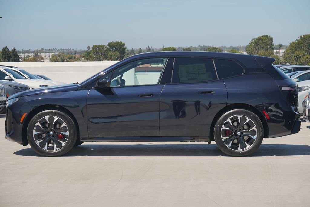 Used 2026 Carbon Black Metallic BMW xDrive60 image 4