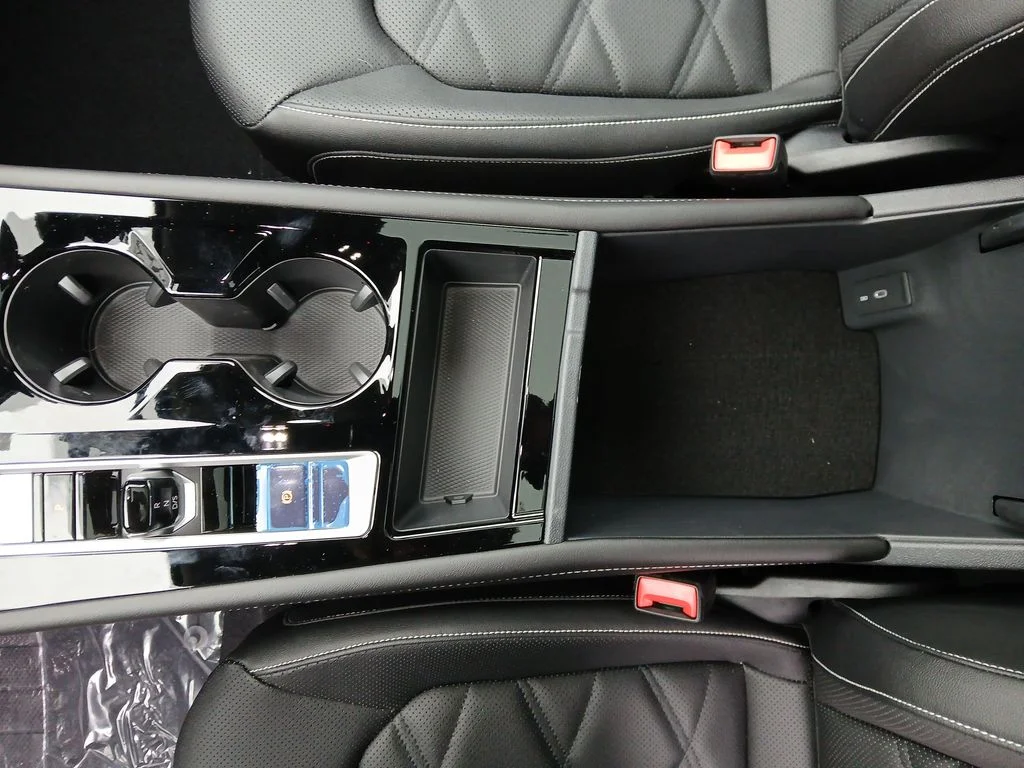 New 2026 Black Volkswagen 2.0T SE w/Technology image 25