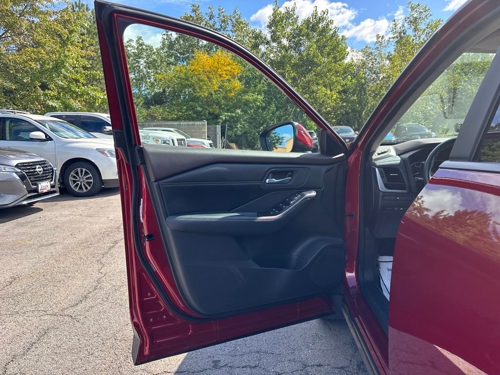 Used 2023 Red Nissan SV image 17