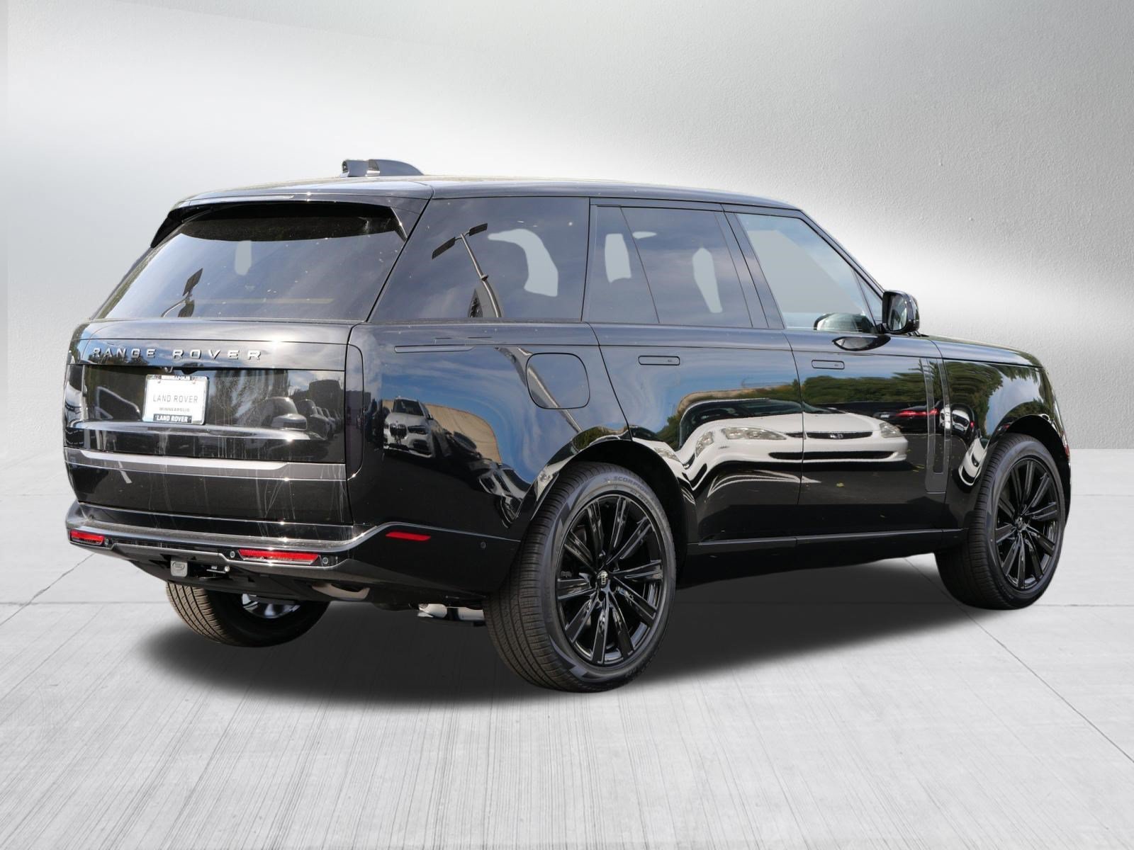 New 2027 Santorini Black LAND ROVER SE image 2