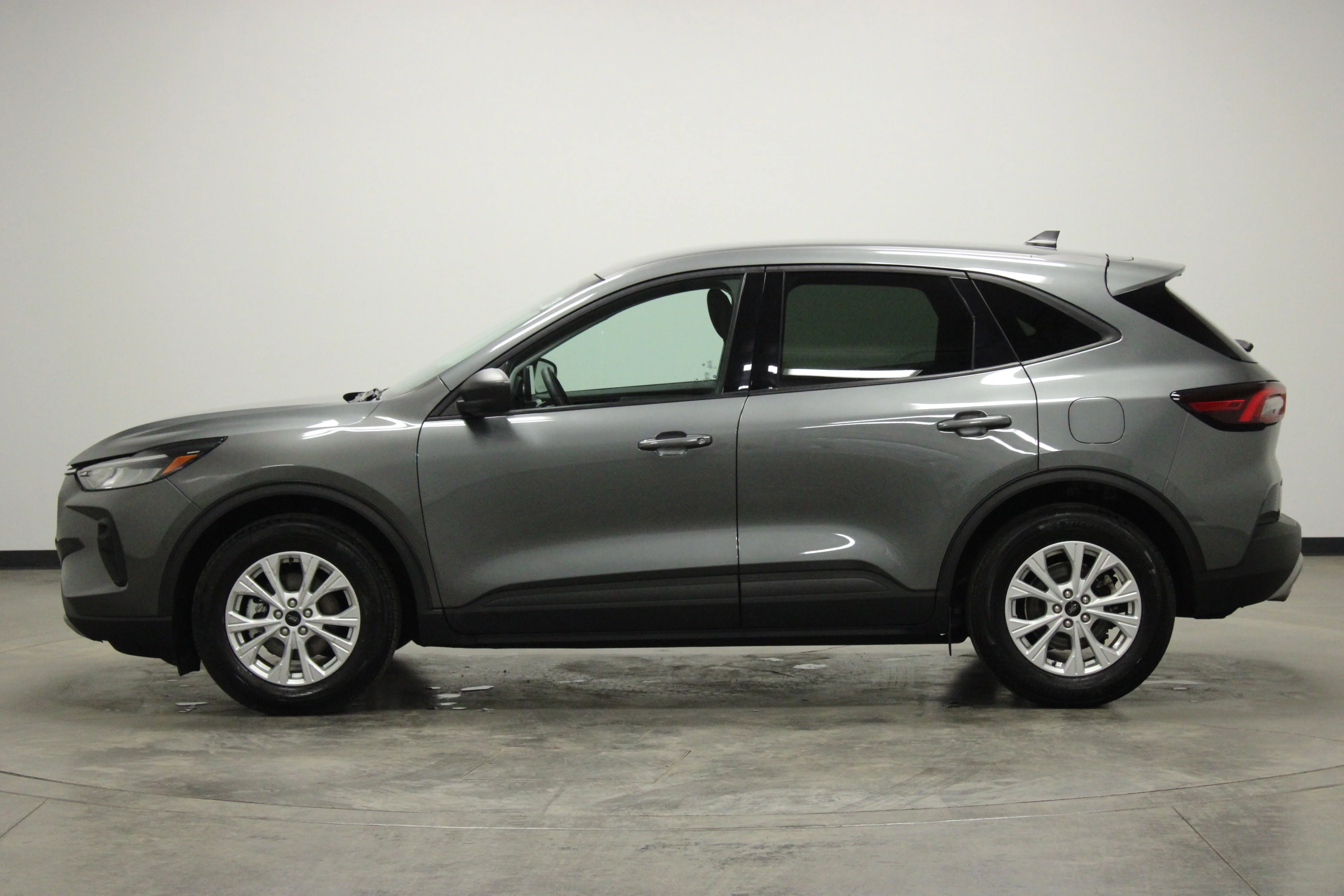 Used 2025 Gray Metallic Ford Active image 5
