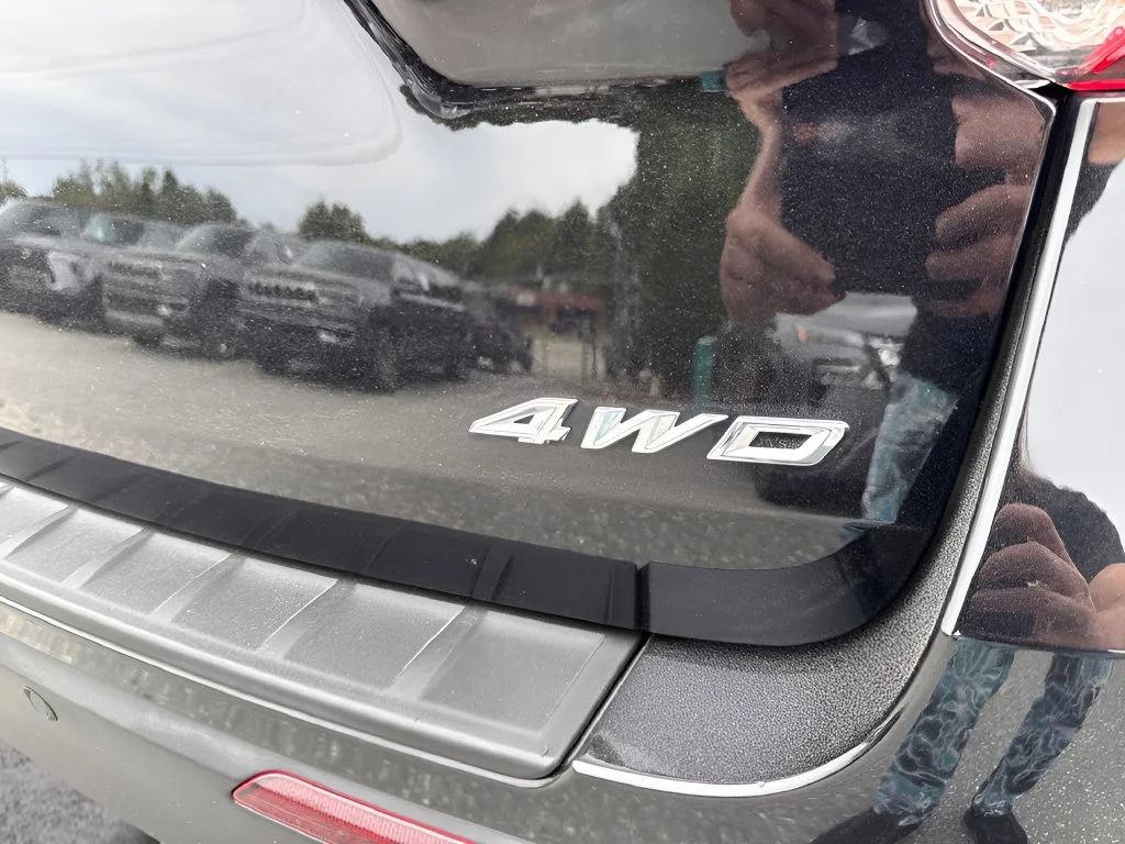 Used 2023 Black Ford XLT image 9