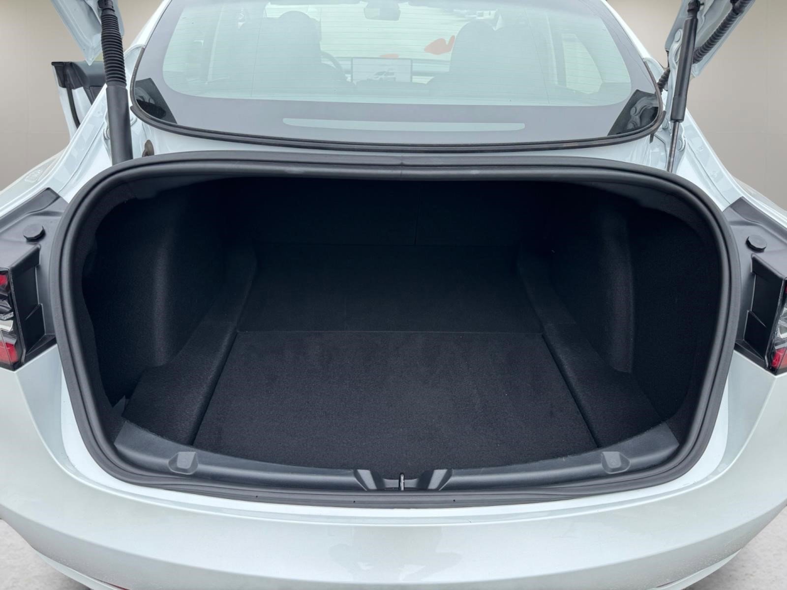Used 2023  Tesla Base image 9
