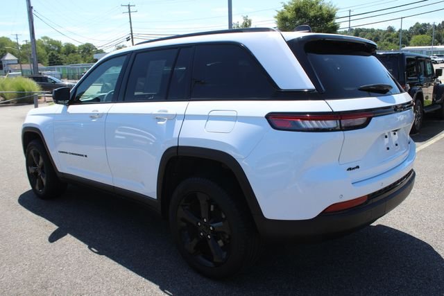 Used 2024 White Jeep Limited image 30