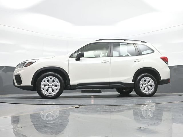 Used 2020 White Subaru Base image 25