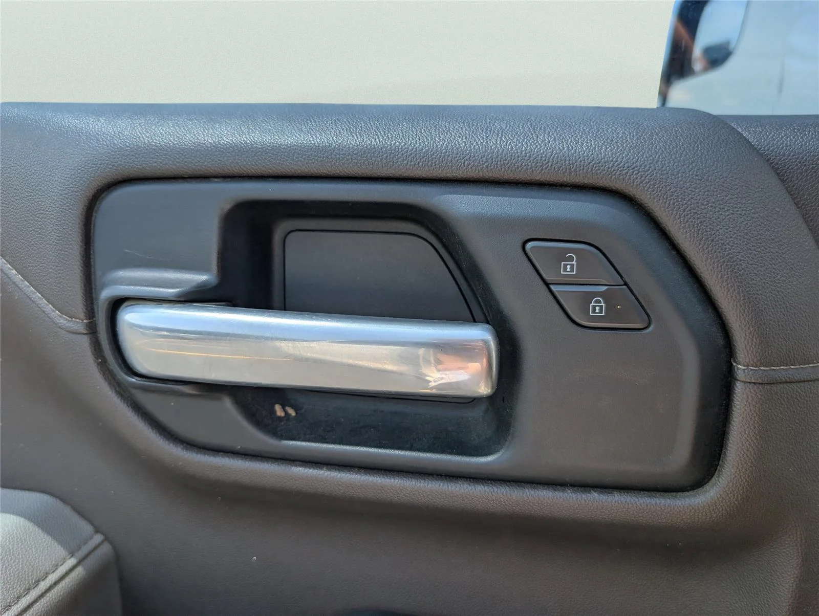 Used 2022 Iridescent Pearl Tricoat Chevrolet RST image 25