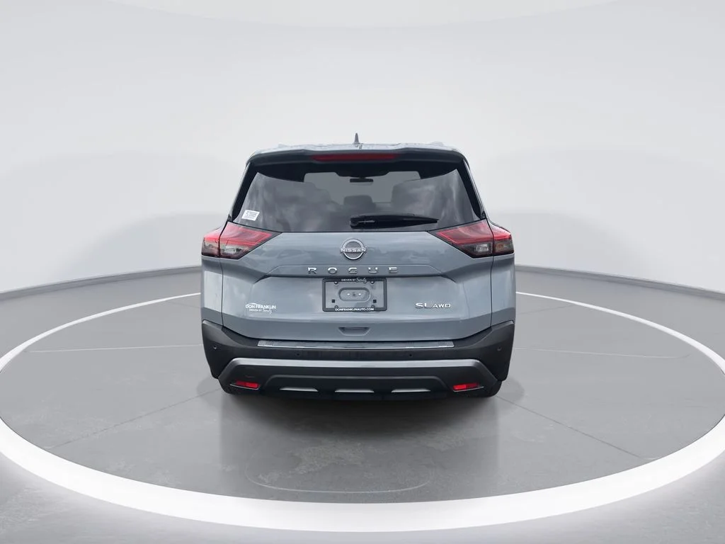 Used 2023 Gray Nissan SL image 7