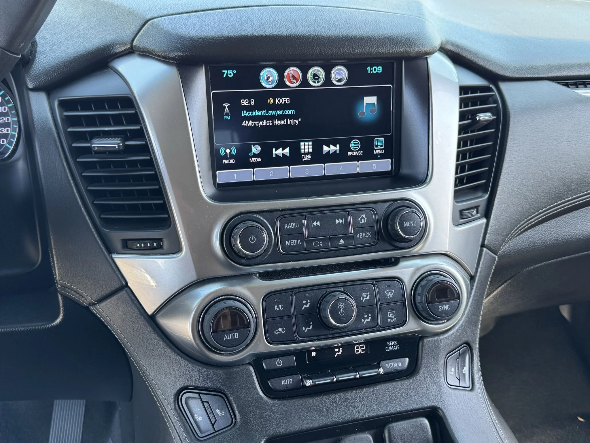 Used 2020 SUMMIT WHITE Chevrolet LT image 22