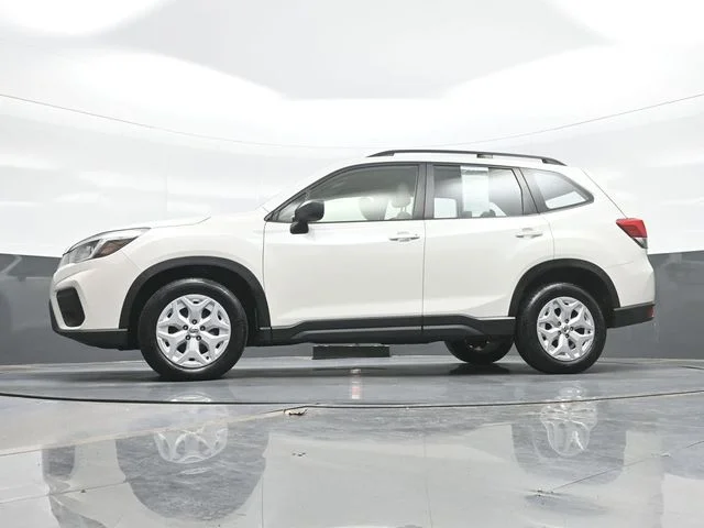 Used 2020 White Subaru Base image 25