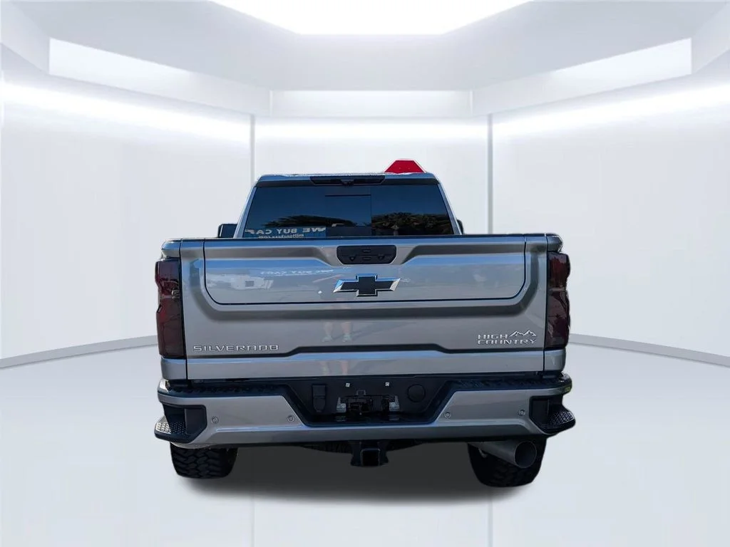 Used 2025 Gray Chevrolet High Country image 5