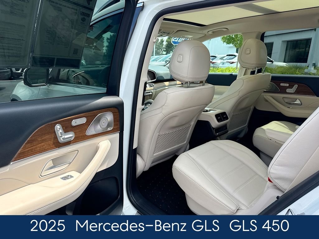 Used 2025  Mercedes-Benz GLS 450 image 36