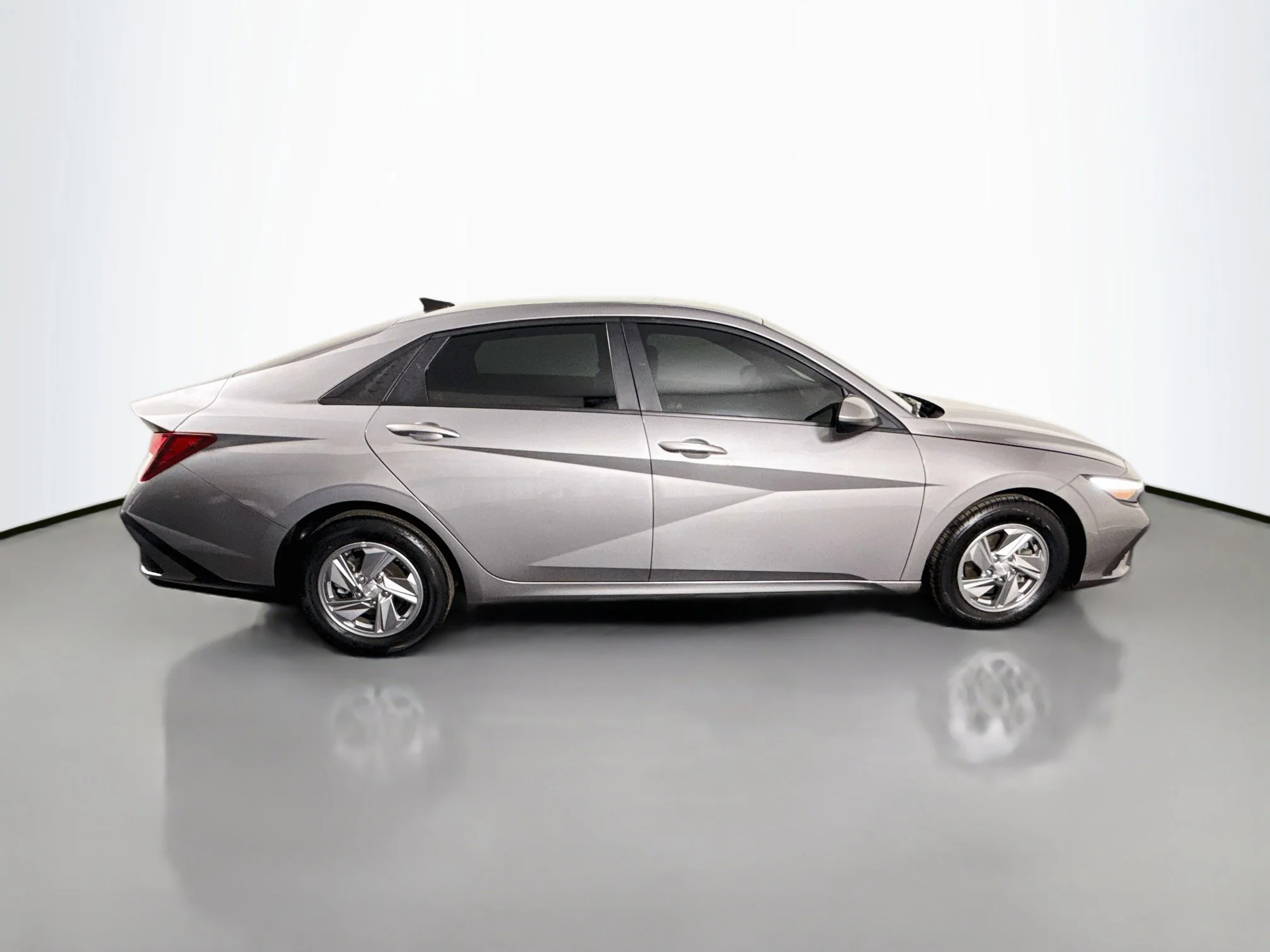 Used 2024 Fluid Metal Hyundai SE image 8