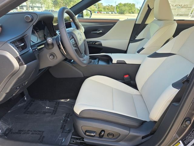 2025 Lexus ES 350 - Photo 22
