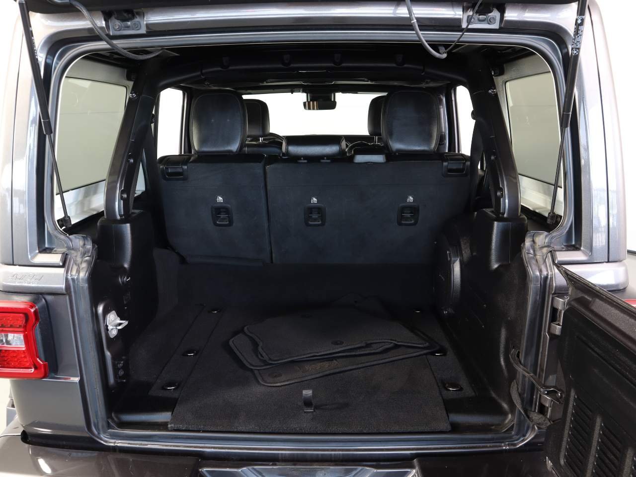 Used 2021 Gray Jeep Sahara 4xe image 17