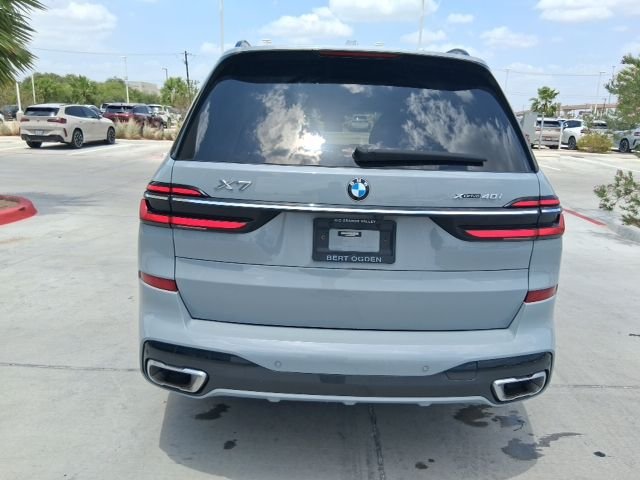 Used 2024 Gray BMW xDrive40i image 5