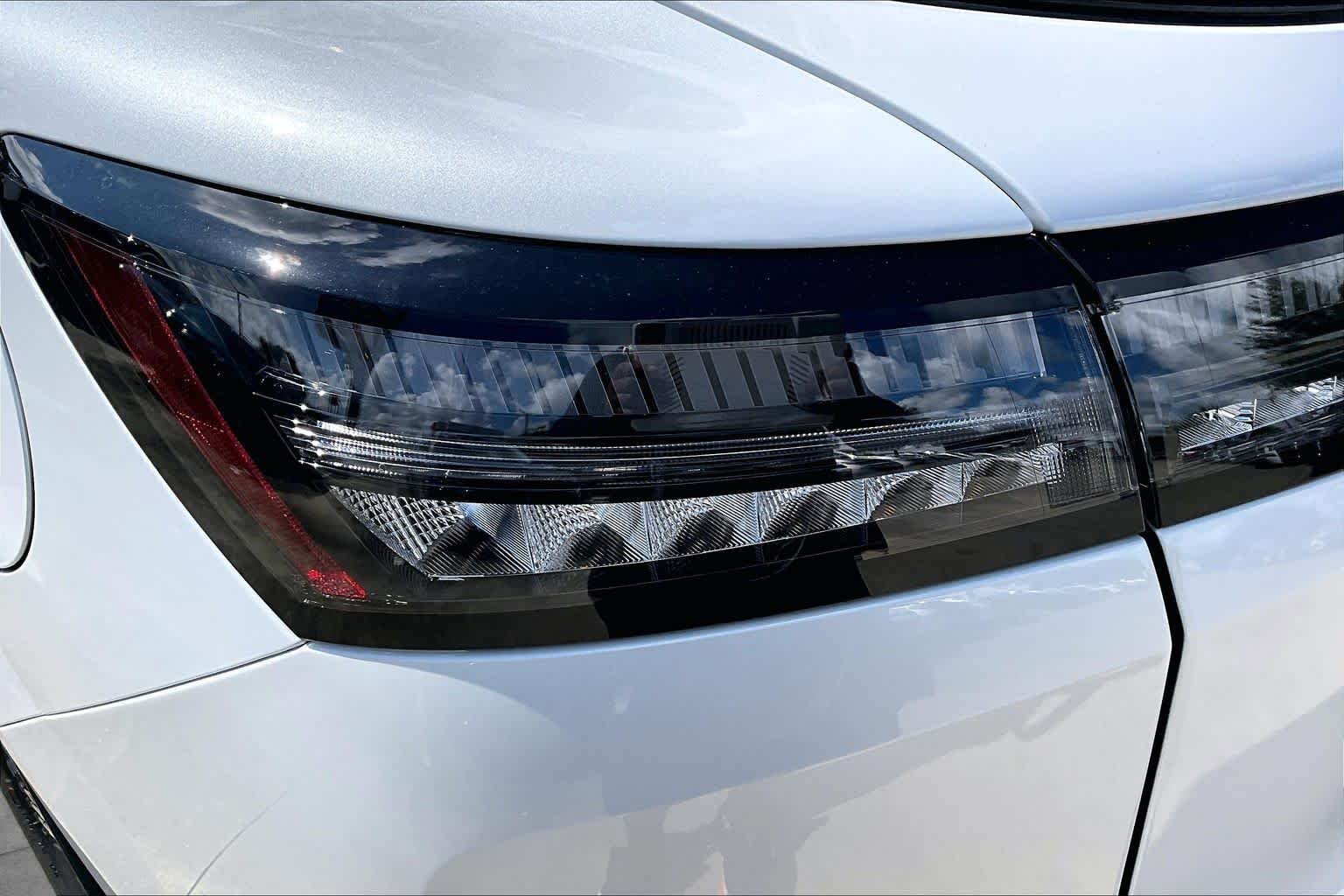 New 2027 Everest White Pearl TriCoat Nissan Dark Armor image 12