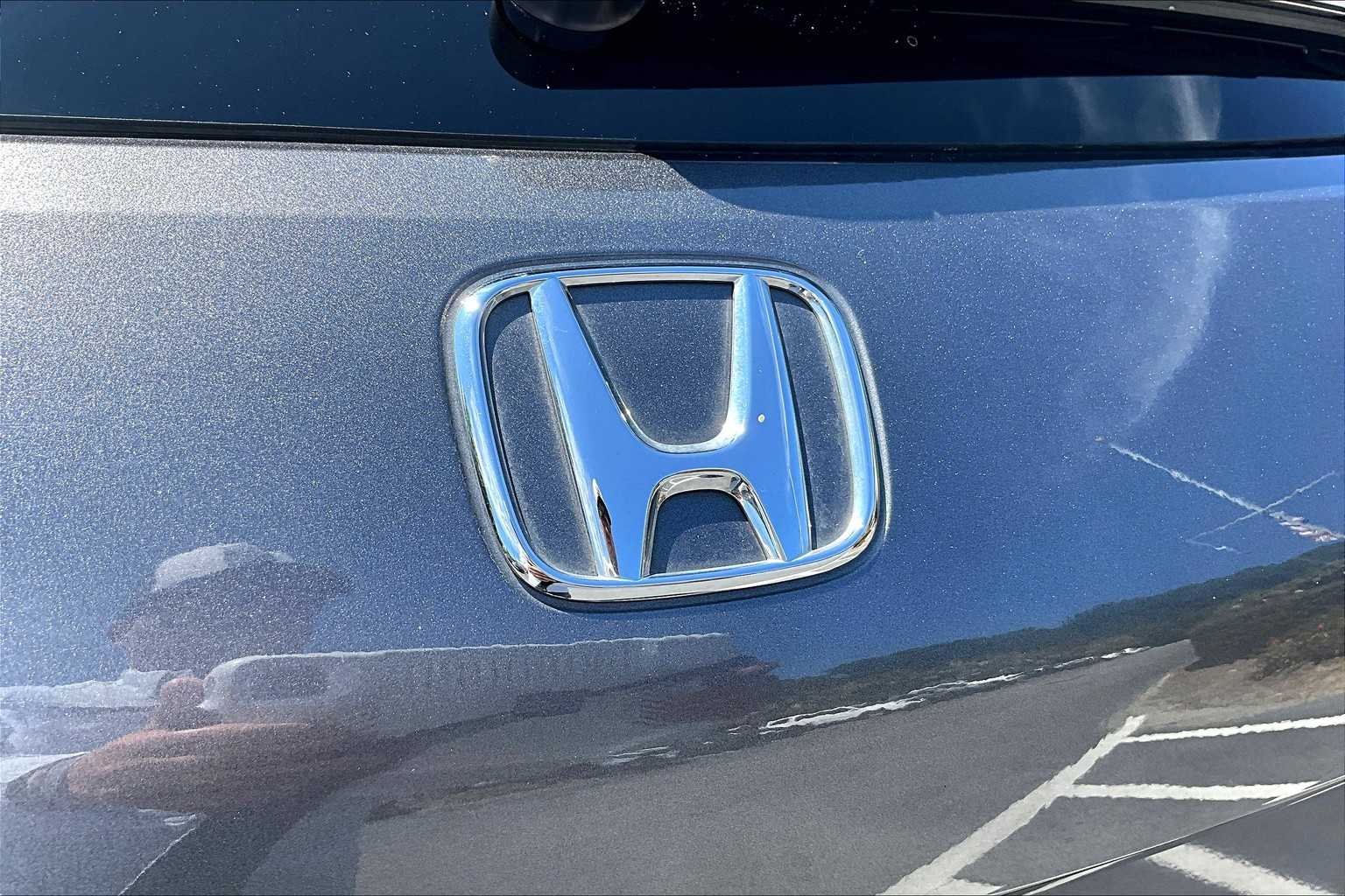 Certified Used 2023 Modern Steel Metallic Honda EX-L image 32