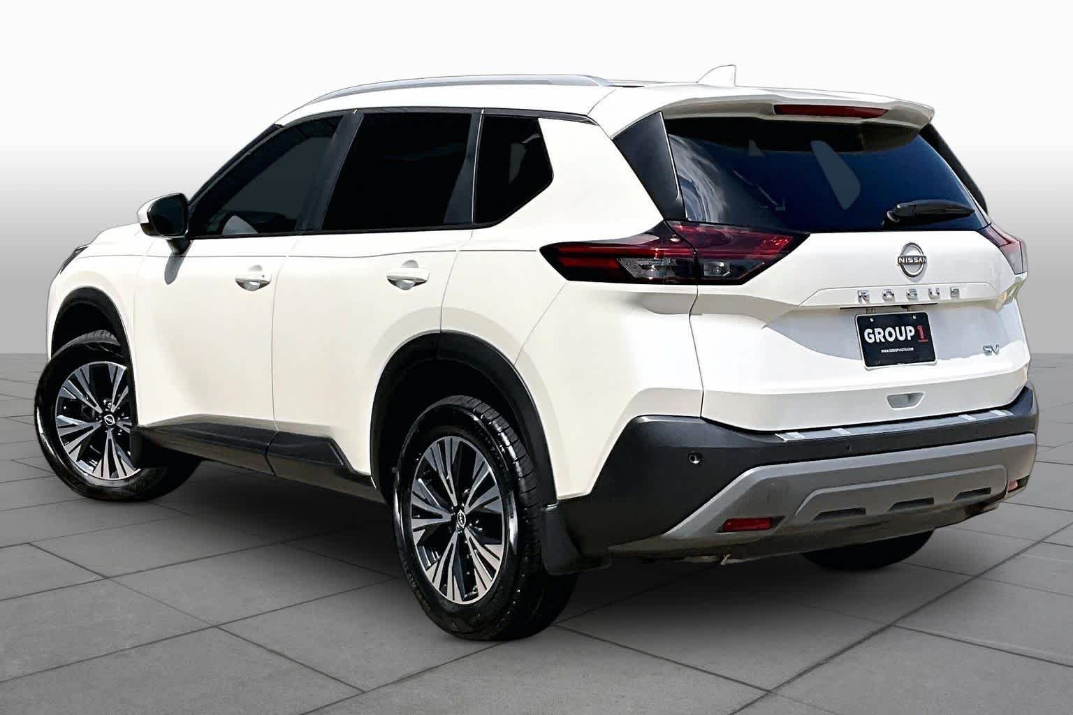 Used 2023 Pearl White Tricoat Nissan SV image 12