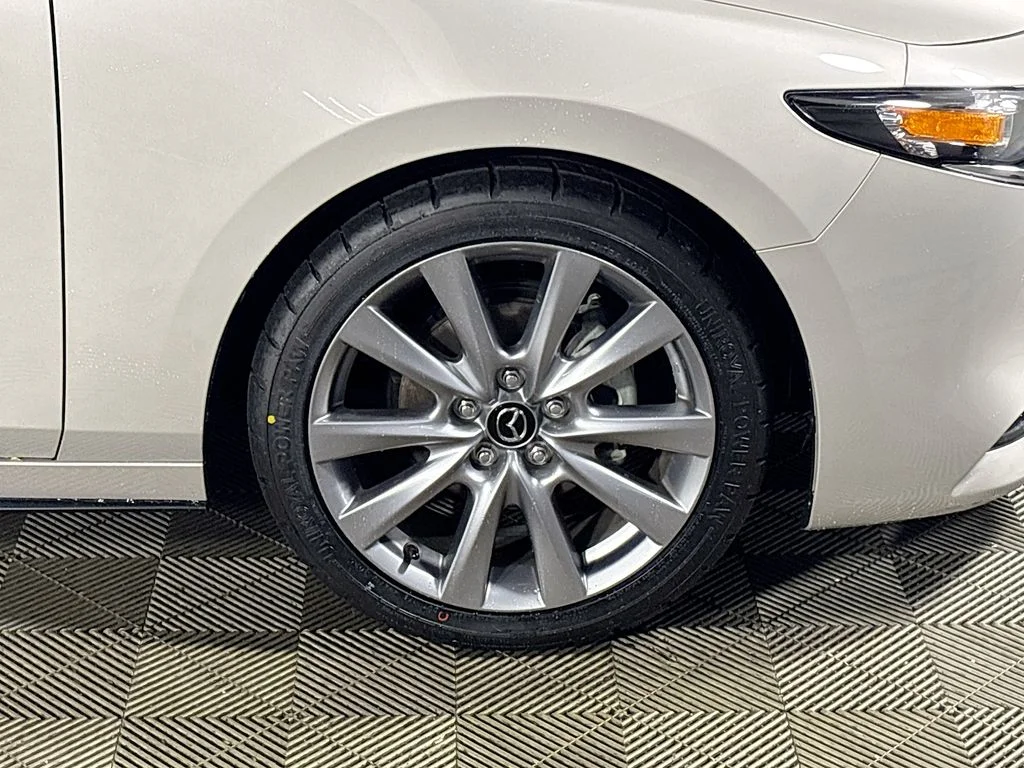 Used 2022 Silver Mazda Preferred image 23