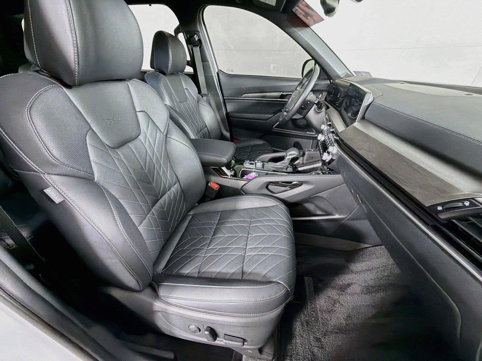 Used 2025  Kia EX X-Line image 31