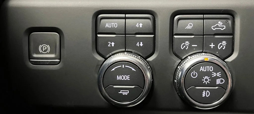 Used 2022 White GMC AT4 image 30