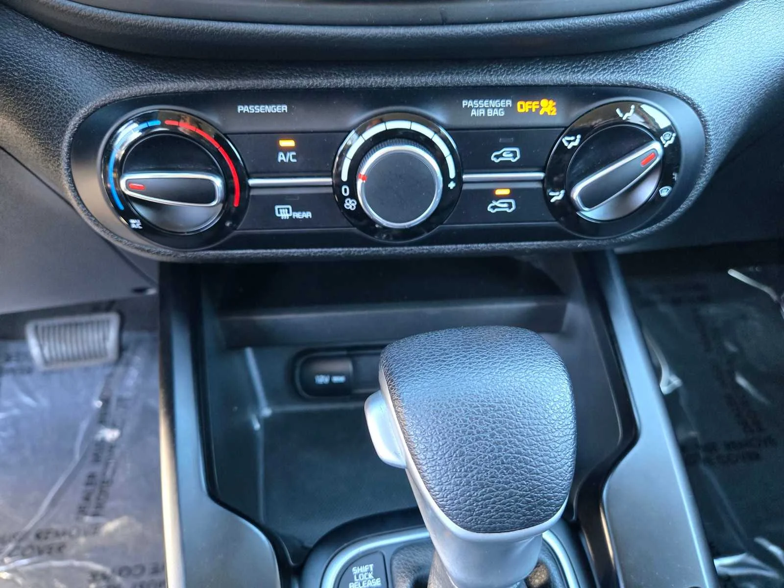 Used 2025  Kia LX image 16