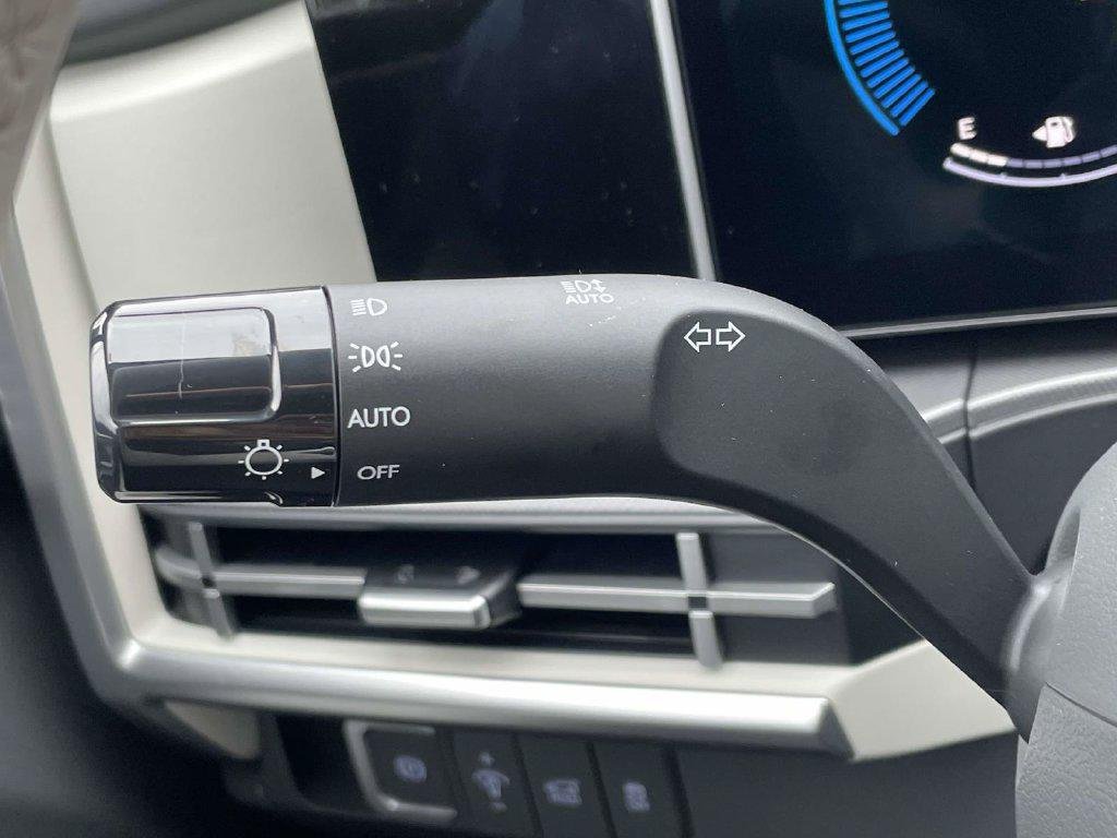 New 2027 Gray Hyundai SE FWD image 22