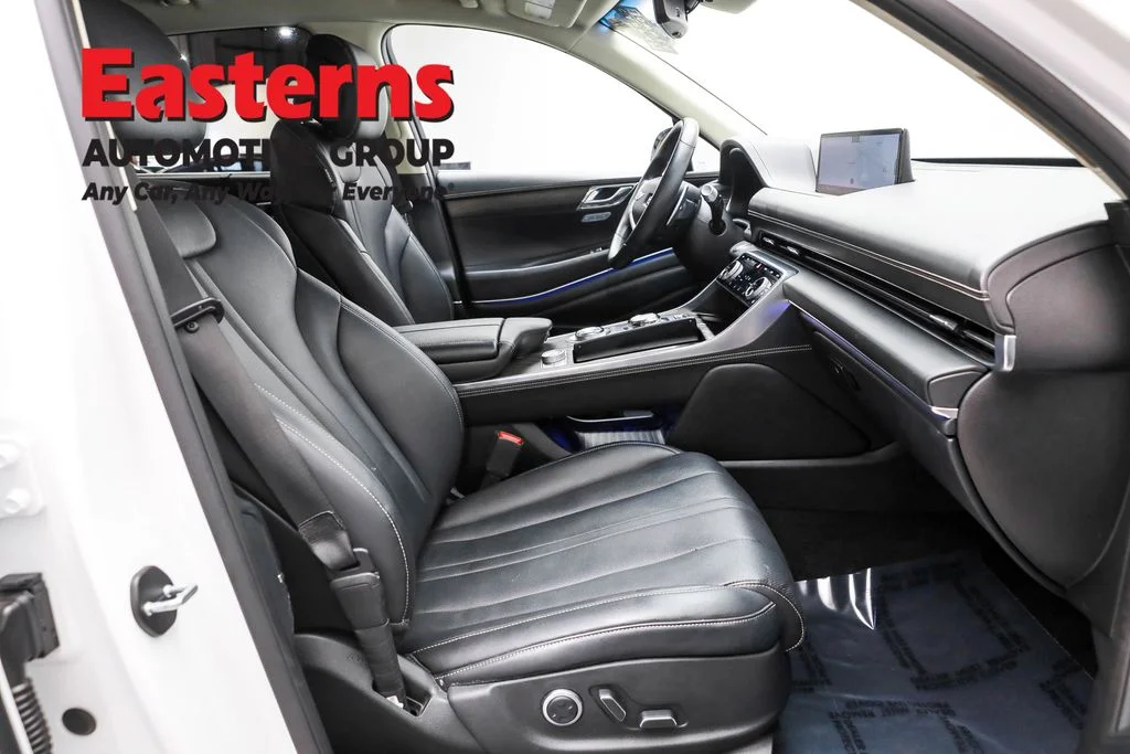 Used 2024 White Genesis 2.5T image 25
