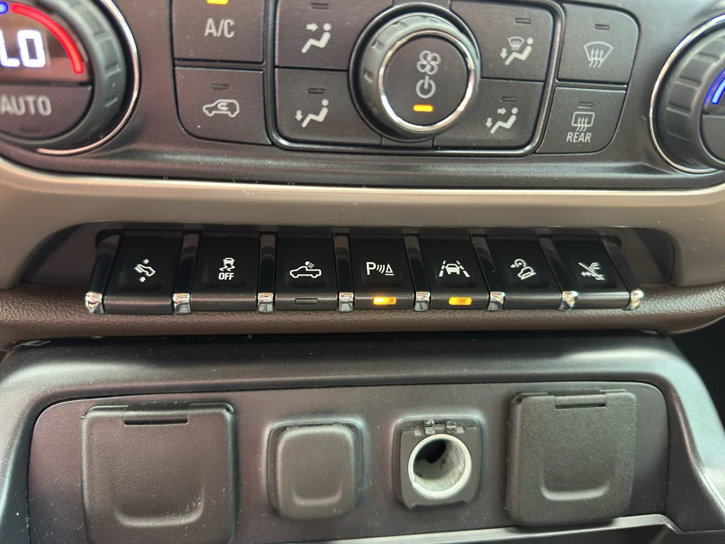 Used 2017 Onyx Black GMC Denali image 26