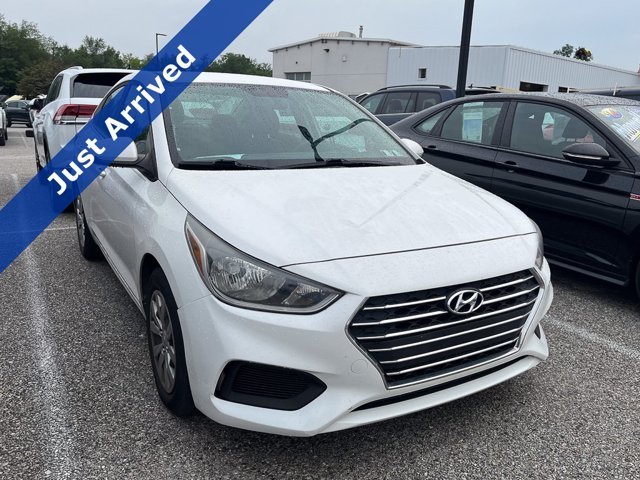 Used 2021 Frost White Pearl Hyundai SE image 1