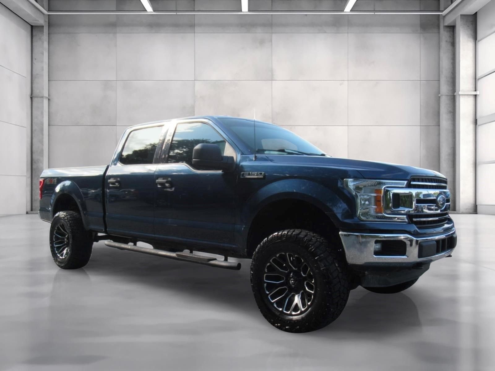 Used 2018 Blue Ford XLT image 1