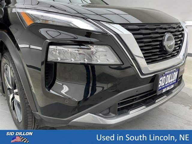 Used 2023 Super Black Nissan SL image 27